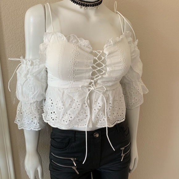 5⭐️ 🆕 Off Limits - Off Shoulder Lace Crop Top - Picture 6 of 8